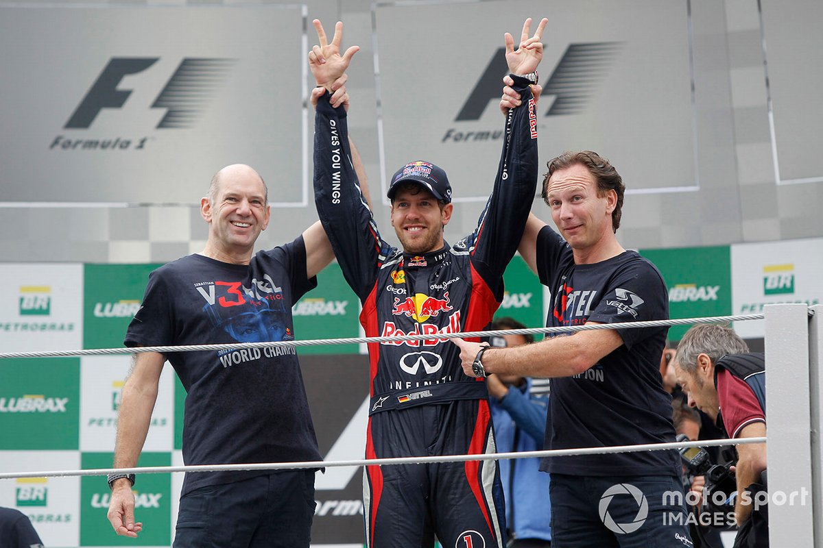Sebastian Vettel, Red Bull Racing, Christian Horner, director del equipo, Red Bull Racing, Adrian Newey, jefe técnico, Red Bull Racing y el equipo Red Bull Racing, celebran el campeonato.