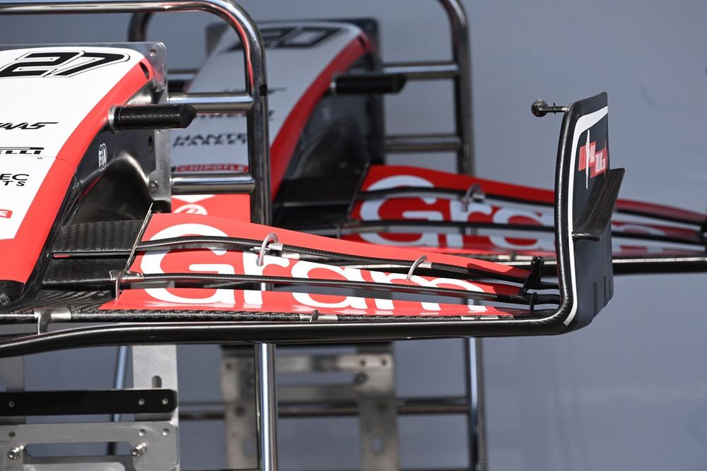 Parte del alerón delantero y el endplate del Haas F1 Team VF-23