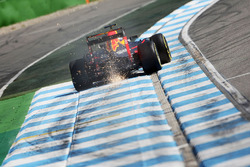 Max Verstappen, Red Bull Racing RB12 fa scintille