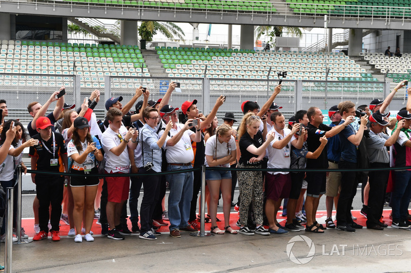 F1 in Schools students in pit lane
