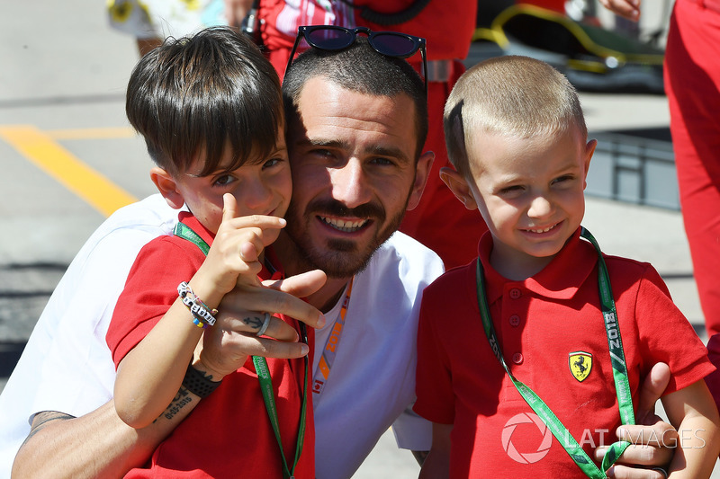 Leonardo Bonucci, Footballer with young Ferrari fans