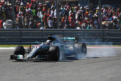 Lewis Hamilton, Mercedes-Benz F1 W08 locks up