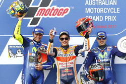 Podium ganador Marc Marquez, Repsol Honda Team, segunda plaza Valentin Rossi, Yamah Factory Racing,