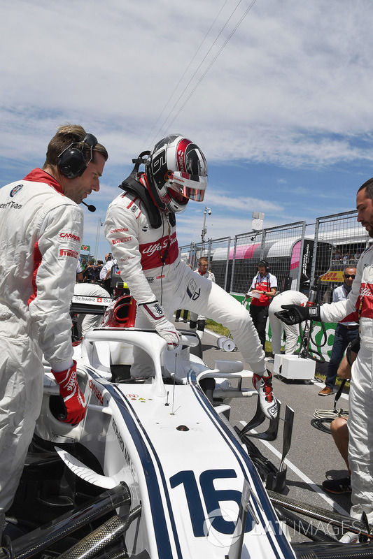 Charles Leclerc, Sauber C37, in griglia