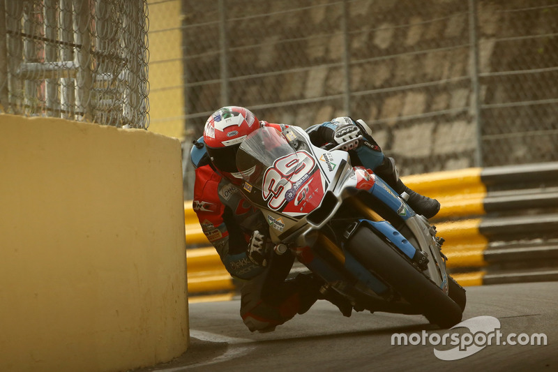 Mehr Risiko geht nicht: Motorrad-Fahrer in Macau