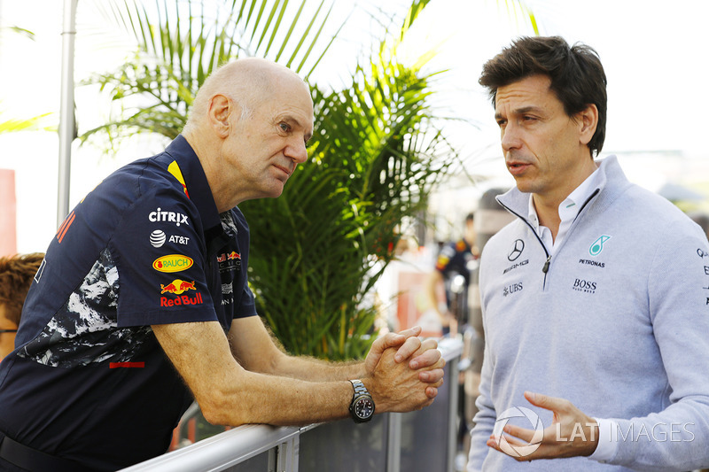 Adrian Newey de Red Bull Racing, y Toto Wolff de Mercedes AMG