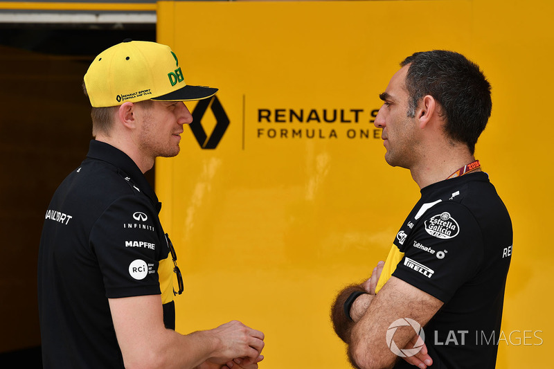 Nico Hulkenberg, Renault Sport F1 Team and Cyril Abiteboul, Renault Sport F1 Managing Director