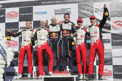 Подіум: переможці Себастьян Ож'є, Жюльєн Інграссія, M-Sport Ford, друге місце Отт ТЯнак, Мартін Ярве