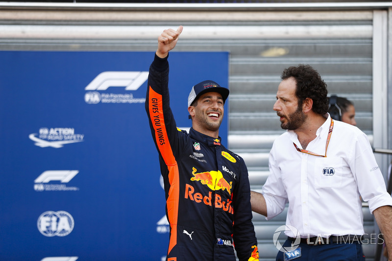 Daniel Ricciardo, Red Bull Racing, merayakan posisi pole