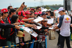 Pierre Gasly, Scuderia Toro Rosso signs autographs for the fans