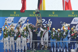Podium: 1. Timo Bernhard, Earl Bamber, Brendon Hartley, Porsche Team; 2. Ho-Pin Tung, Oliver Jarvis,