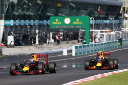 Daniel Ricciardo, Red Bull Racing RB12 en teamgenoot Max Verstappen, Red Bull Racing RB12 vechten vo