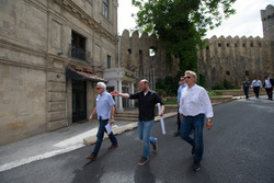 Charlie Whiting und Herman Tilke bei der Streckenbesichtigungin Baku