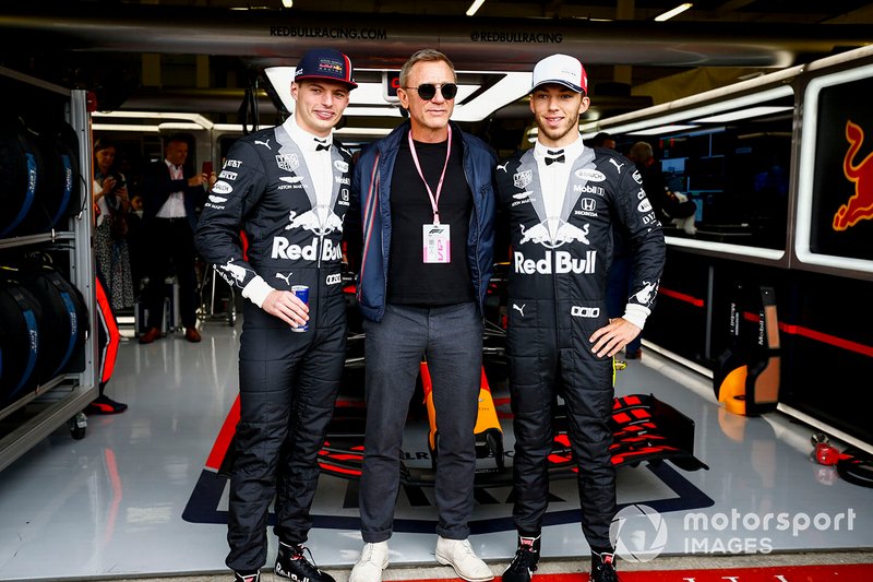 Max Verstappen, Red Bull Racing, l'attore Daniel Craig, e Pierre Gasly, Red Bull Racing