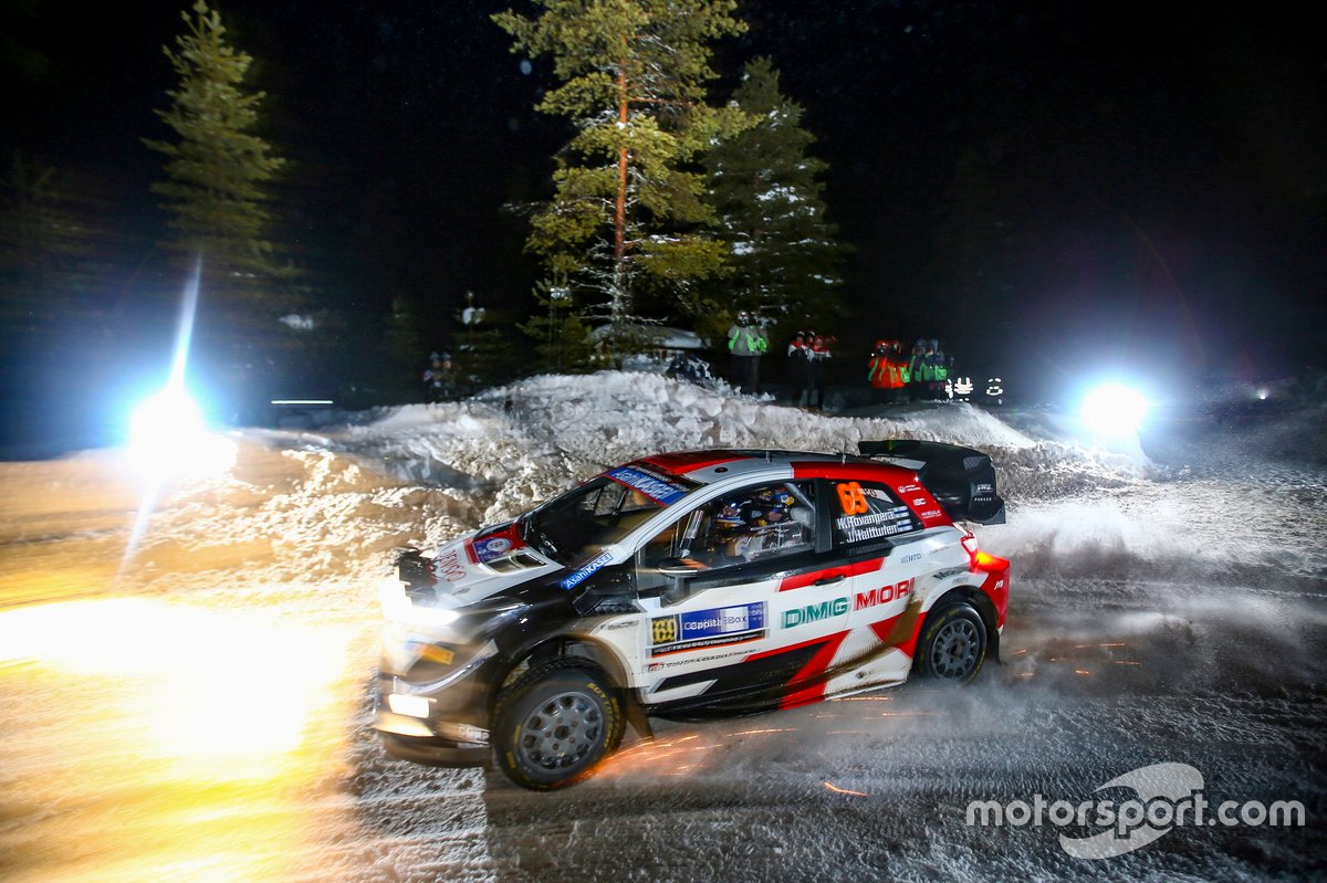 Pasangan pereli Toyota Gazoo Racing WRT, Kalle Rovanperä dan navigator Jonne Halttunen, melesat di atas Toyota Yaris WRC pada hari pertama Reli Arctic Finlandia, akhir pekan lalu,