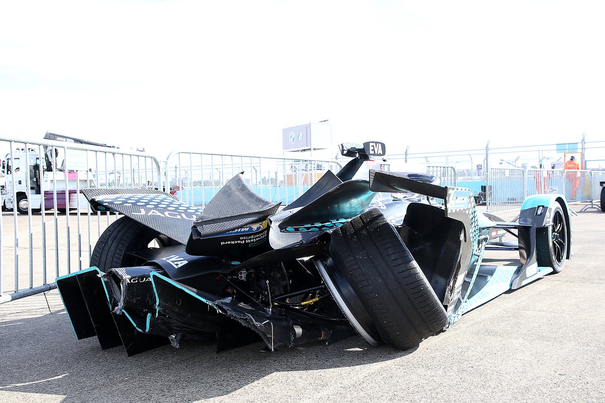 Bangkai mobil Mitch Evans, Jaguar Racing, Jaguar I-Type V