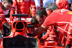 Ferrari trabaja en el auto de Sebastian Vettel, Ferrari SF70H