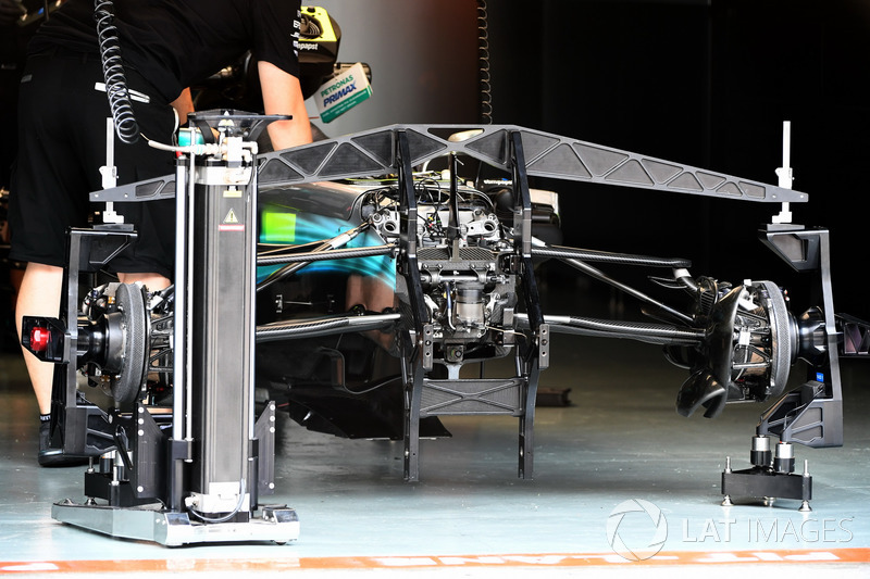 Mercedes-Benz F1 W08 front suspension and chassis detail