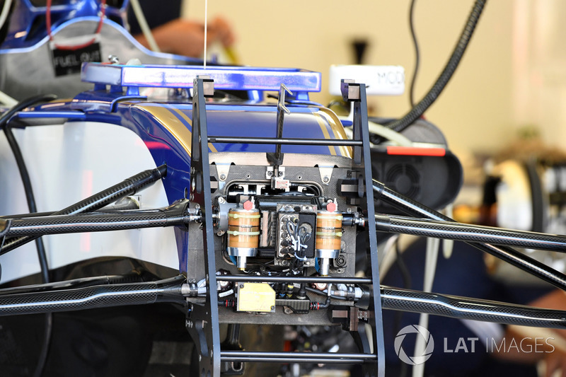 Sauber C36 ön süspansiyon ve şasi detay