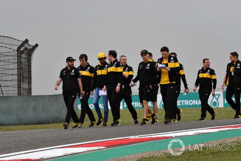 Карлос Сайнс, Renault Sport F1 Team, йде треком
