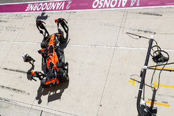 Фернандо Алонсо, McLaren MCL32, сходить