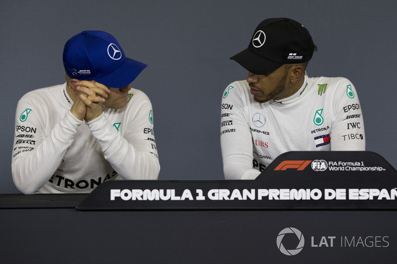 Valtteri Bottas, Mercedes-AMG F1 y Lewis Hamilton, Mercedes-AMG F1 en la conferencia de prensa