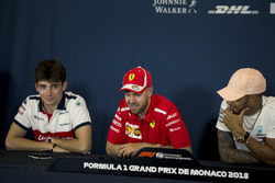 Charles Leclerc, Sauber, Sebastian Vettel, Ferrari ve Lewis Hamilton, Mercedes-AMG F1 basın toplantısındalar