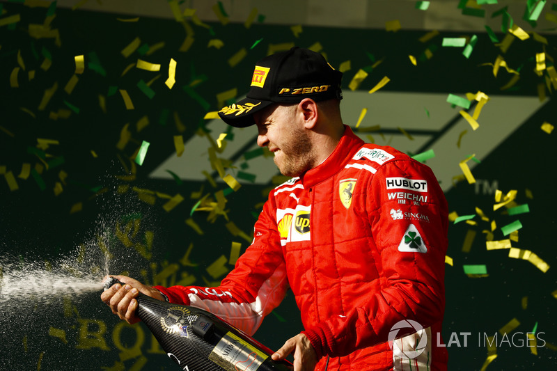 Podyum: Yarış galibi Sebastian Vettel, Ferrari
