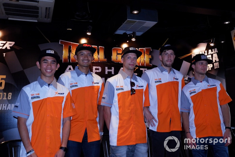 Gerry Salim, Dimas Ekky, Jan Deitenbach, Lewish Cornish dan Germain Vincenot