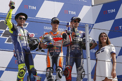 Подіум: друге місце Валентино Россі, Yamaha Factory Racing, переможець гонки Дані Педроса, Repsol Ho