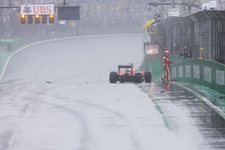Crash: Kimi Räikkönen, Ferrari SF16-H