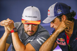 Fernando Alonso, McLaren, Carlos Sainz Jr., Scuderia Toro Rosso, basın toplantısı