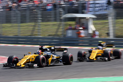 Ніко Хюлькенберг, Renault Sport F1 Team RS17 випереджає Джоліона Палмера, Renault Sport F1 Team RS17
