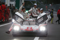 #2 Porsche Team Porsche 919 Hybrid: Timo Bernhard, Earl Bamber, Brendon Hartley