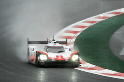 #2 Porsche Team Porsche 919 Hybrid: Timo Bernhard, Earl Bamber, Brendon Hartley