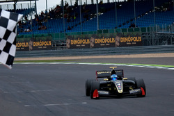 Sieg für Roy Nissany, Lotus