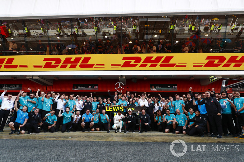 Yarış galibi Lewis Hamilton, Mercedes AMG F1, 2. Valtteri Bottas, Mercedes AMG F1, Toto Wolff, Direktör, Mercedes AMG ve Mercedes takımı