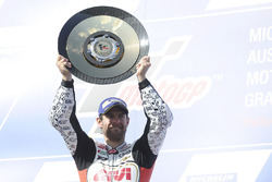 Podium: racewinnaar Cal Crutchlow, Team LCR Honda