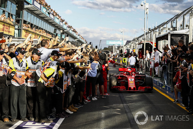 Yarış galibi Sebastian Vettel, Ferrari SF71H, parc ferme ve Maurizio Arrivabene, Ferrari Takım Patronu