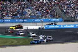 Gary Paffett Mercedes-AMG Team HWA, Mercedes-AMG C63 DTM leads