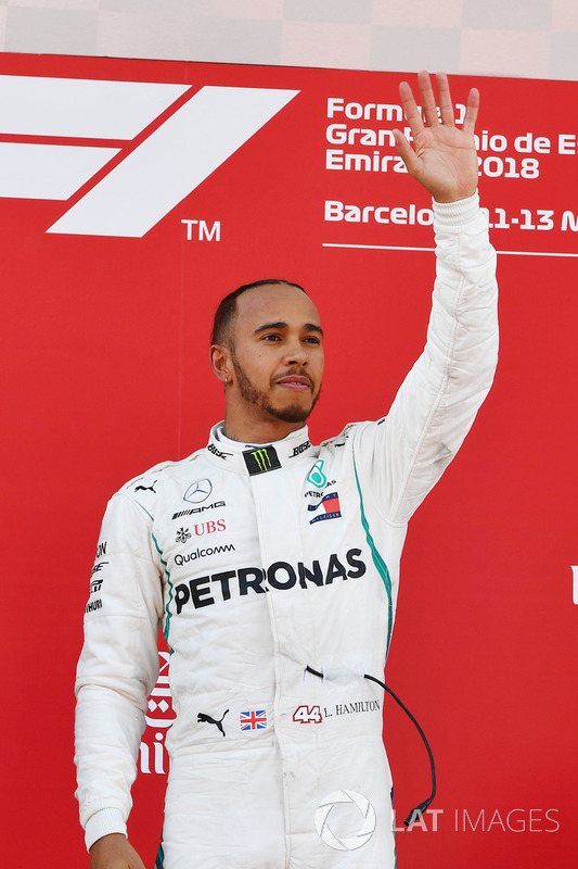 Hamilton tarolt a Mercedesszel Barcelonában - F1 2018