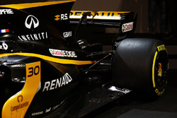 Renault Sport F1 Team RS17 motorkap en detail achtervleugel