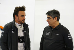 Fernando Alonso, McLaren, mit Chefingenieur Peter Prodromou
