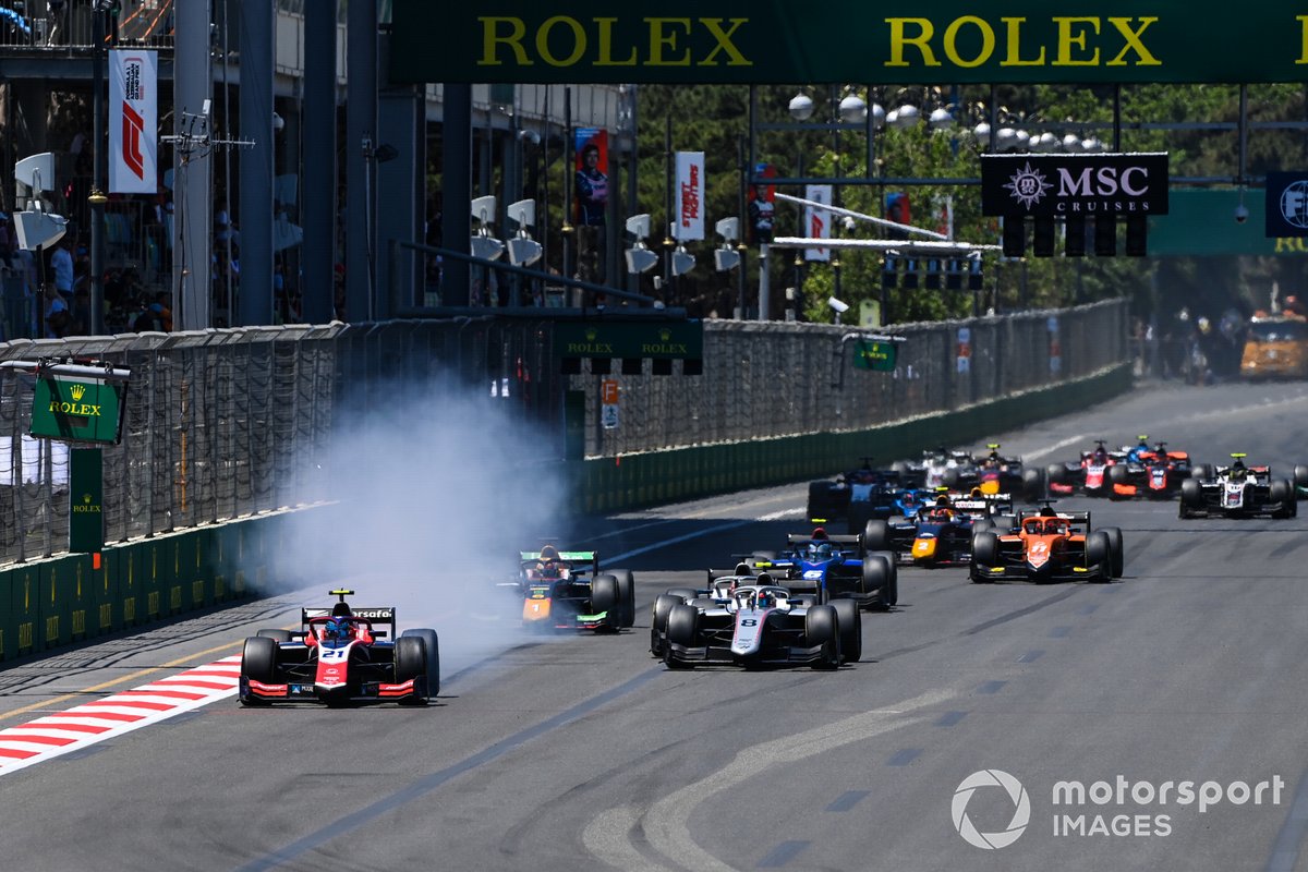 Calan Williams, Trident leads Juri Vips, Hitech Grand Prix