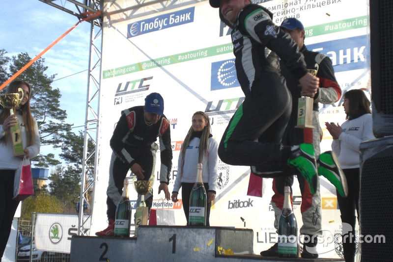 Переможний джамп Ігоря Скуза перед подіумом GT Open2, Владислав Феоктистов, Андрій Скуз