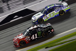 Kurt Busch, Stewart-Haas Racing Chevrolet, Casey Mears, Germain Racing Chevrolet