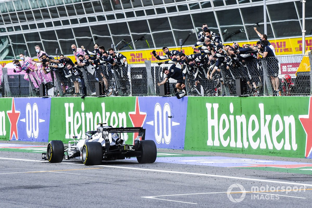 Pierre Gasly, AlphaTauri AT01, 1st position, takes victory to the delight of his team