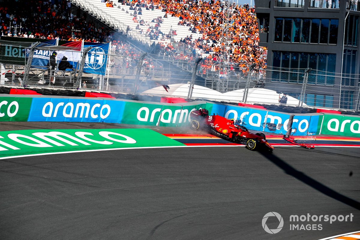 Карлос Сайнс, Ferrari SF21, авария в тренировке Гран При Нидерландов