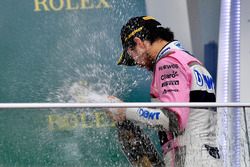Третє місце Серхіо Перес, Force India, святкує подіум із шампанським