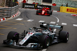 Льюіс Хемілтон, Mercedes-AMG F1 W09, Кімі Райкконен, Ferrari SF71H